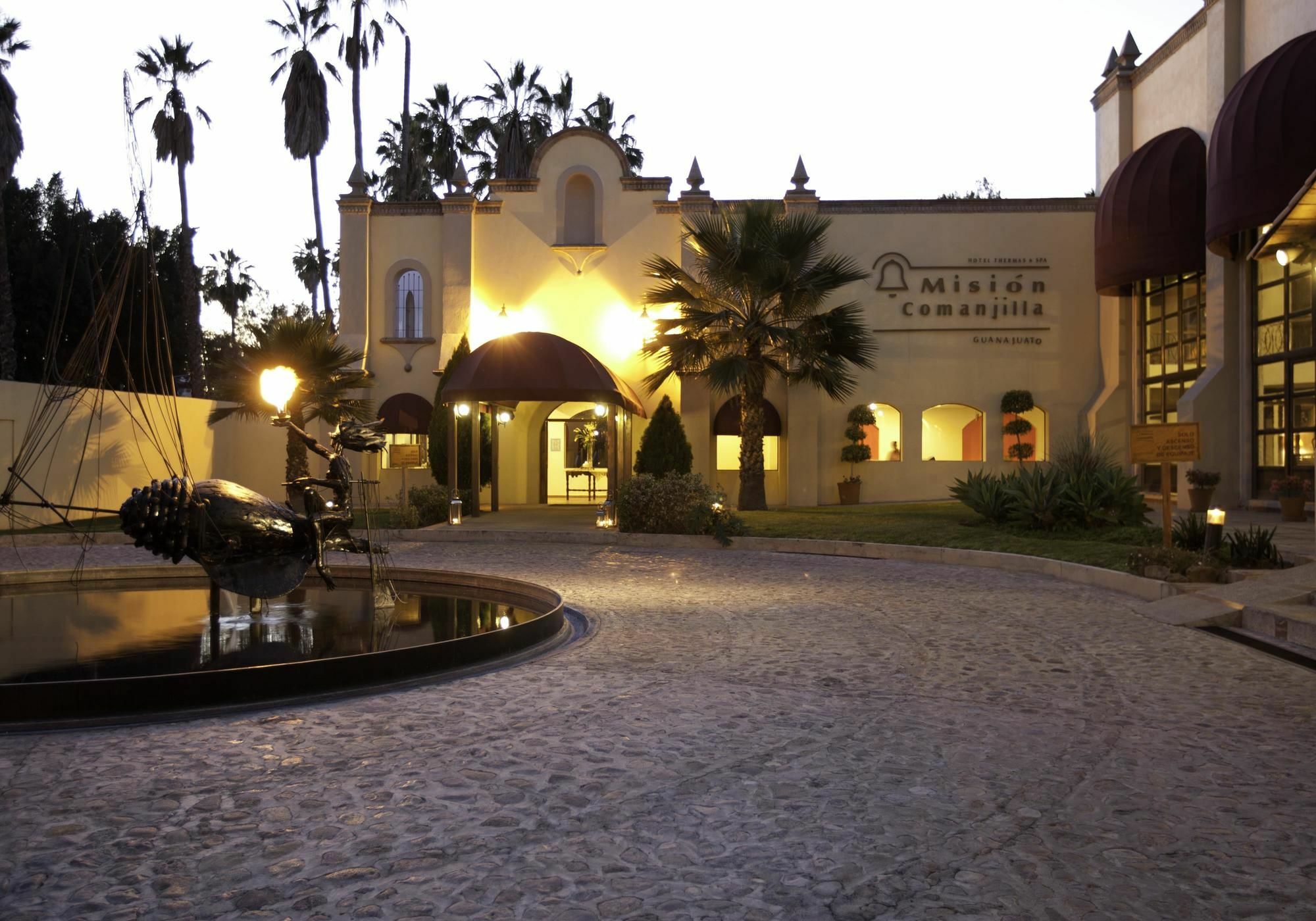Hôtel Mision Comanjilla Extérieur photo